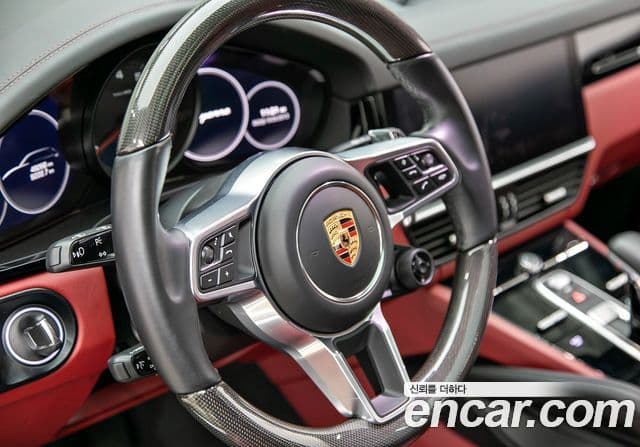 Porsche Cayenne 2020 — ფოტო 8/20