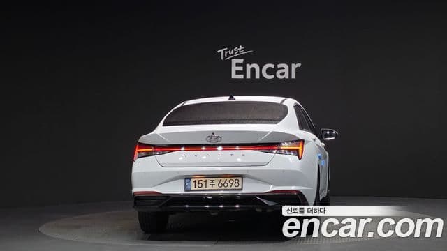 Hyundai The New Avante Hybrid 2021 — Photo 1/20