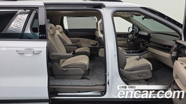 Kia Carnival 2024 — ფოტო 19/20