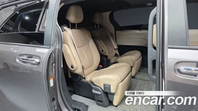 Toyota Sienna 2023 — Şəkil 12/20