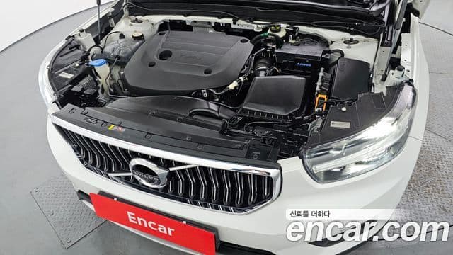 Volvo XC40 2022 — ფოტო 6/20