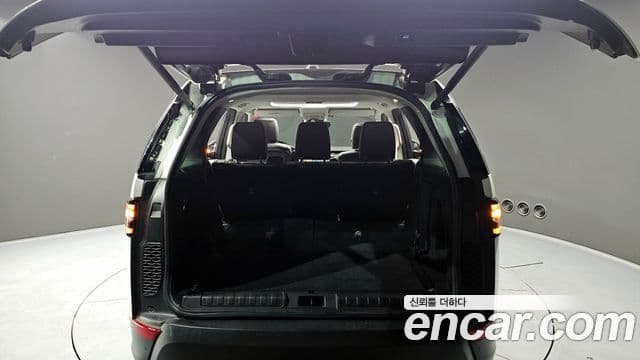 Land Rover Discovery 5 2018 — фото 20 из 20
