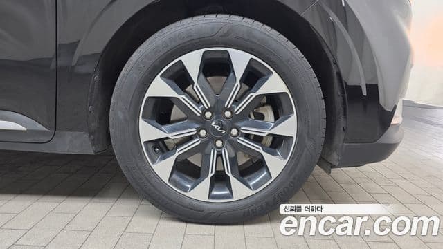 Kia Carnival 2022 — ფოტო 5/20