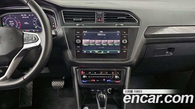 Volkswagen Tiguan 2021 — фото 14 из 20