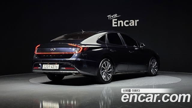 Hyundai Sonata 2021 — Фото 2/20