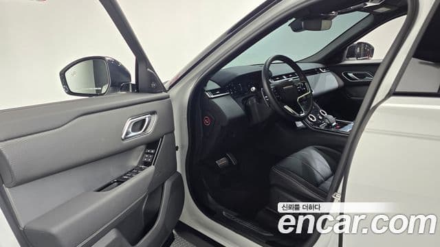 Land Rover Range Rover Velar 2022 — фото 8 из 20