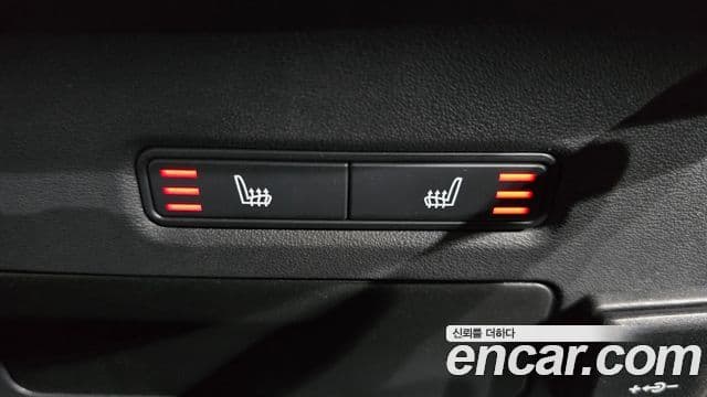 Land Rover Range Rover Velar 2022 — ფოტო 18/20