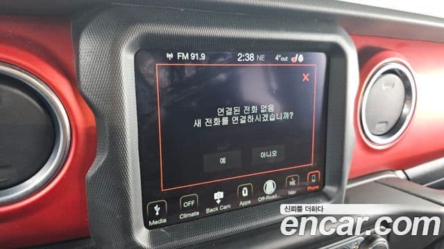 Jeep Wrangler 2019 — ფოტო 15/20