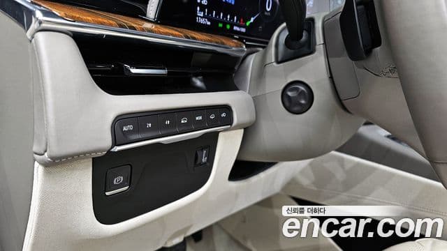 Cadillac Escalade 2023 — фото 14 из 20