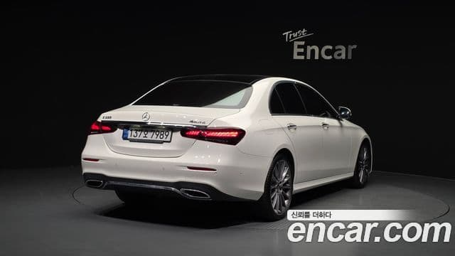 Mercedes-Benz E-Class 2022 — ფოტო 2/20