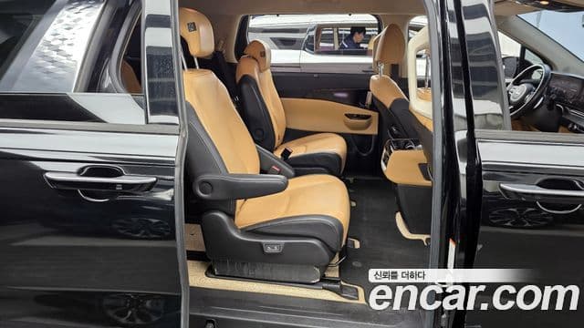 Kia Carnival 2021 — фото 12 из 20