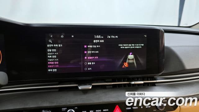 Kia Carnival 2021 — фото 16 из 20