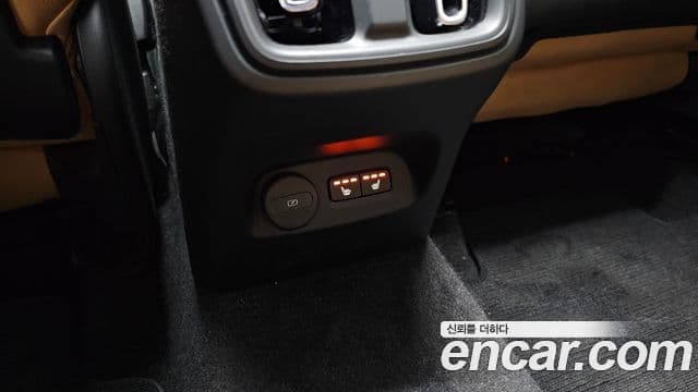 Volvo XC40 2020 — фото 17 из 20