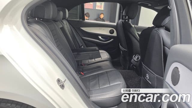 Mercedes-Benz E-Class 2021 — ფოტო 12/20