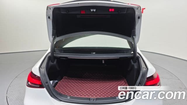 Mercedes-Benz E-Class 2021 — ფოტო 20/20