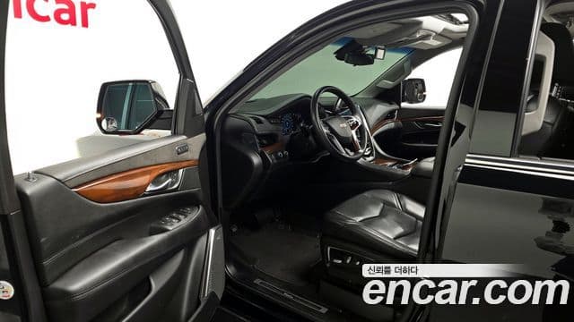 Cadillac Escalade 2018 — Photo 17/20