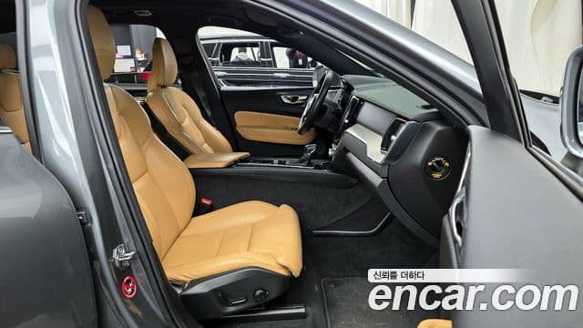 Volvo XC60 2020 — Фото 11/20