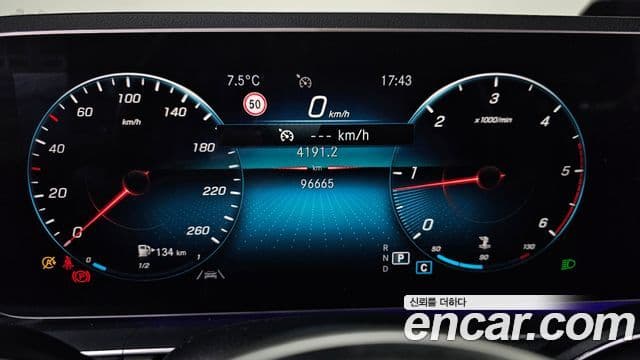 Mercedes-Benz GLE-Class 2019 — Şəkil 8/20