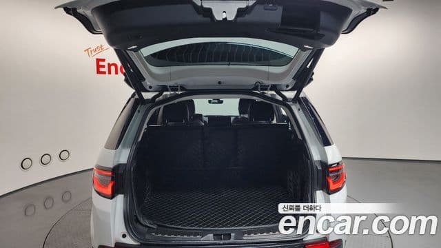 Land Rover Discovery Sport 2022 — фото 20 из 20