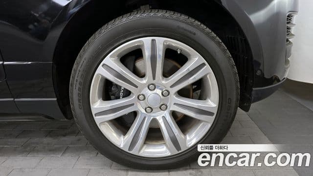 Land Rover Range Rover 2018 — Photo 14/20