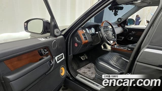 Land Rover Range Rover 2018 — Photo 15/20