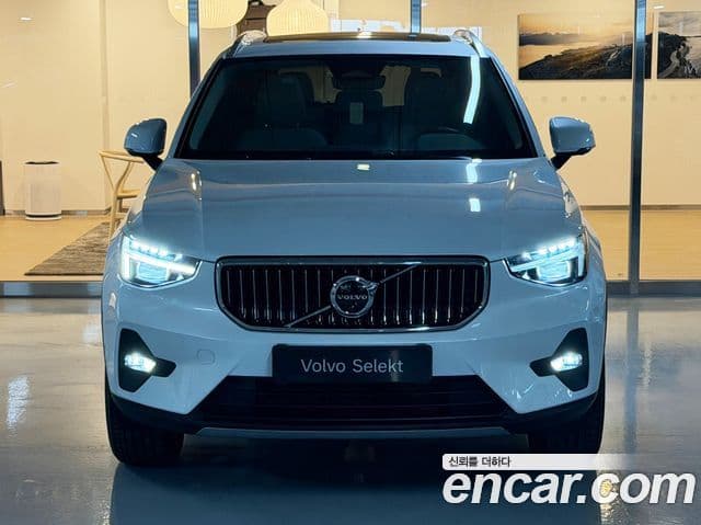 Volvo XC40 2025 — Şəkil 2/17