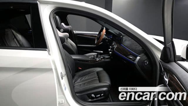 BMW 5 Series 2022 — фото 10 из 20
