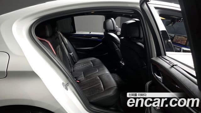 BMW 5 Series 2022 — фото 12 из 20
