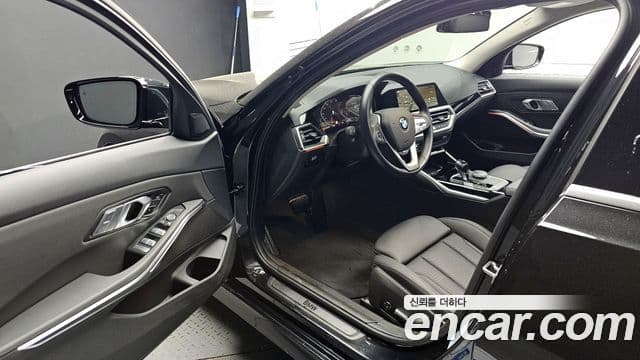 BMW 3 Series 2022 — фото 10 из 20