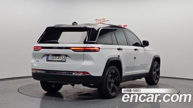 Jeep Grand Cherokee 2023 — фото 2 из 20