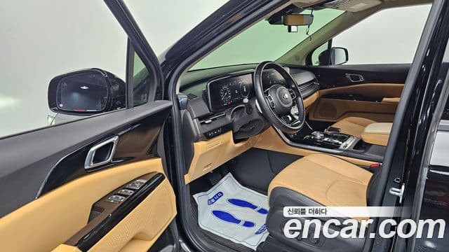 Kia Carnival 2020 — фото 10 из 20