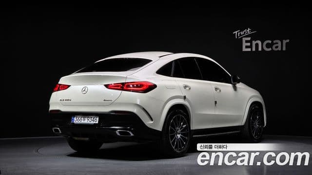 Mercedes-Benz GLE-Class 2022 — Photo 9/20