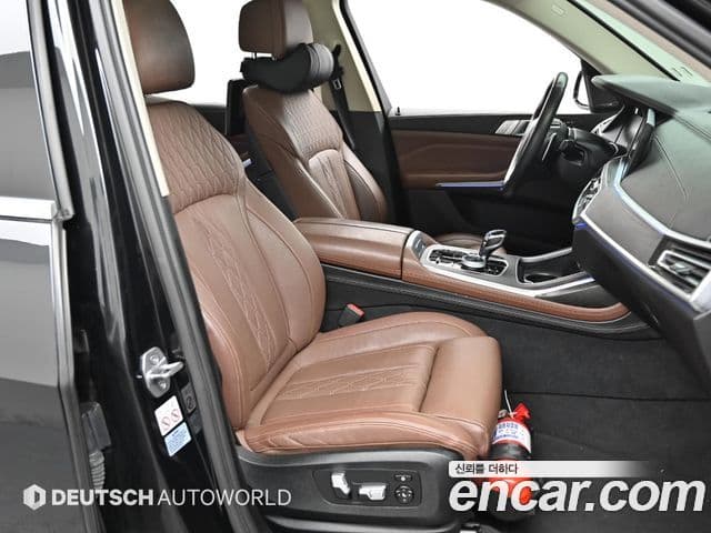 BMW X7 2020 — ფოტო 8/20