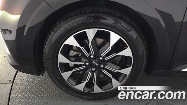 Kia Carnival 2021 — ფოტო 5/20