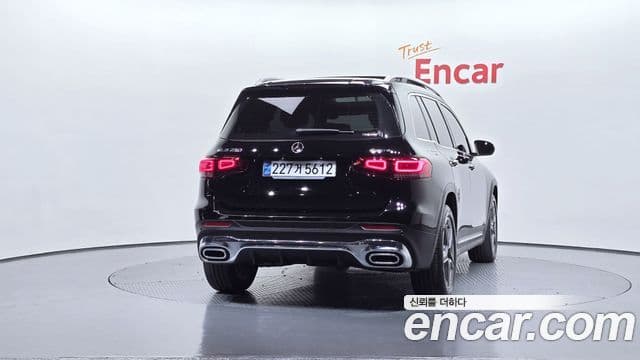 Mercedes-Benz GLB-Class 2023 — ფოტო 4/20