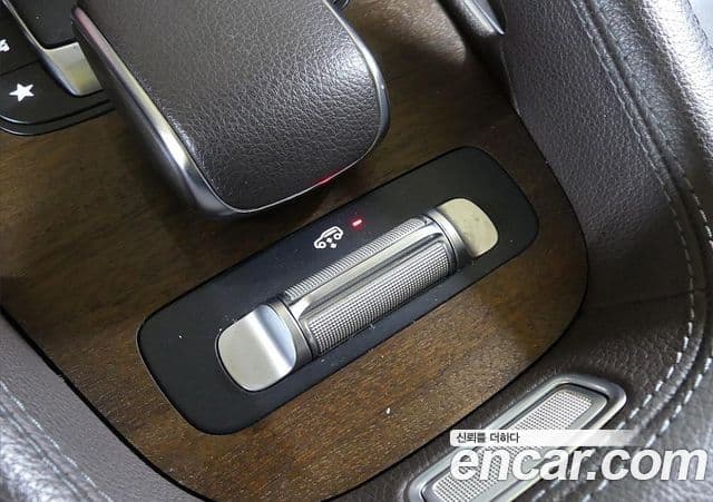 Mercedes-Benz GLE-Class 2020 — ფოტო 18/20