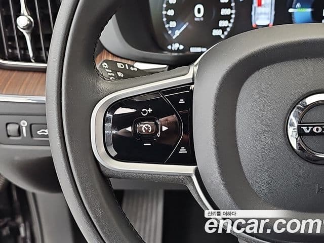 Volvo XC60 2021 — фото 13 из 20