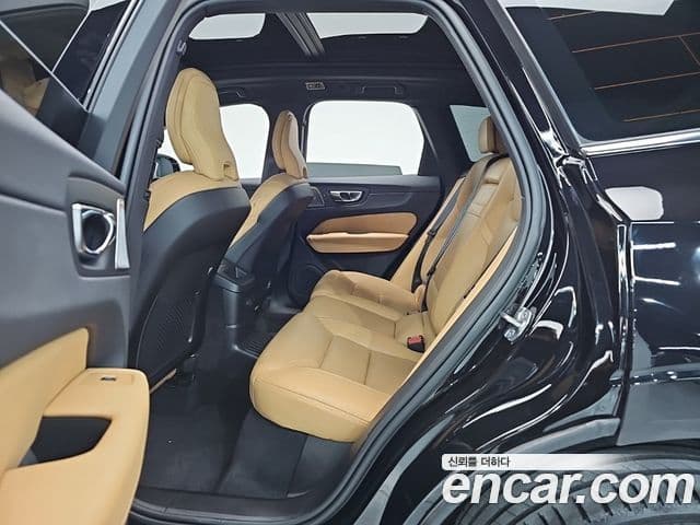 Volvo XC60 2021 — фото 18 из 20