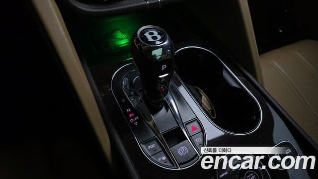 Bentley Bentayga 2022 — фото 9 из 20