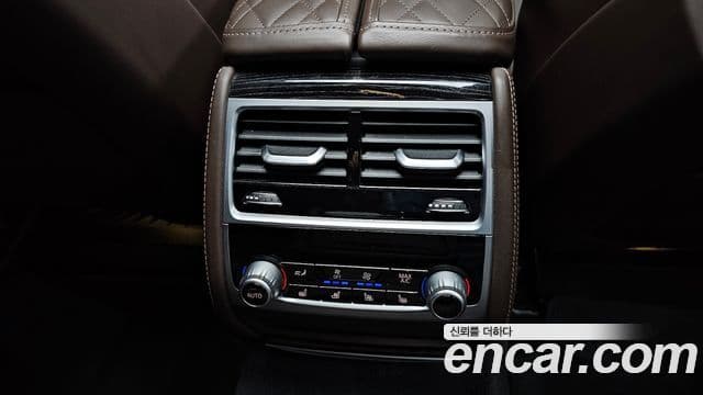 BMW 7 Series 2021 — ფოტო 18/20