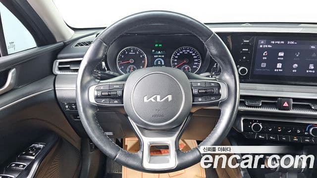 Kia K5 2022 — фото 17 из 20
