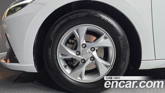 Hyundai The New Avante Hybrid 2021 — ფოტო 1/20