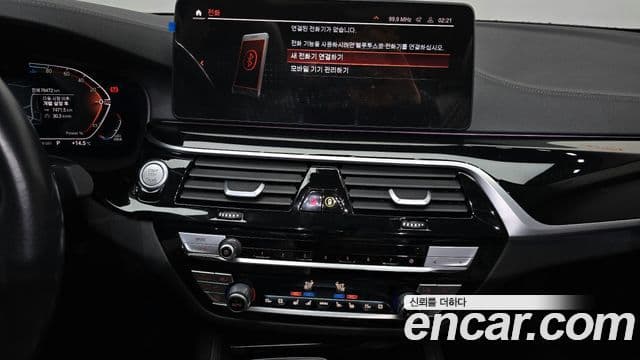 BMW 5 Series 2021 — фото 14 из 20