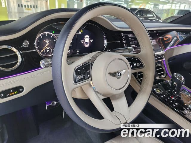 Bentley Continental GT 2021 — ფოტო 13/20