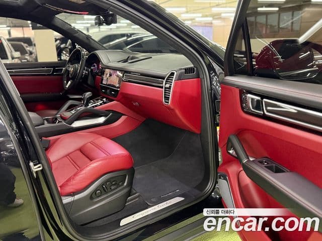 Porsche Cayenne 2022 — фото 18 из 20