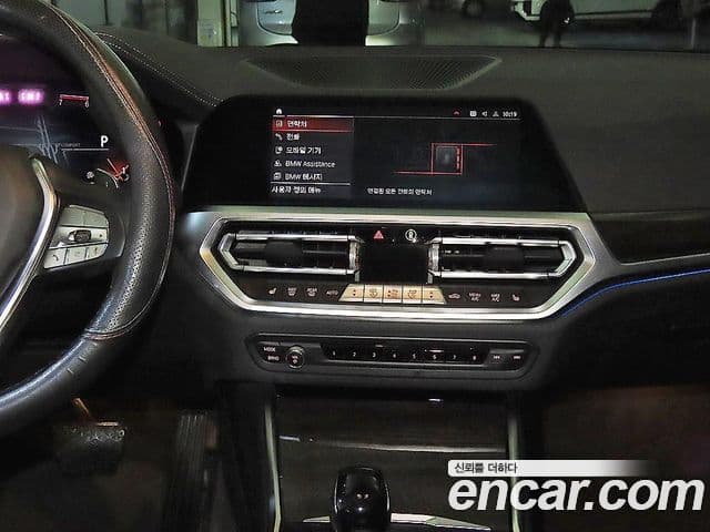 BMW 3 Series 2022 — фото 11 из 20
