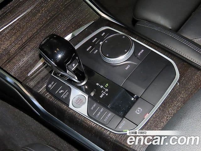 BMW 3 Series 2022 — фото 12 из 20