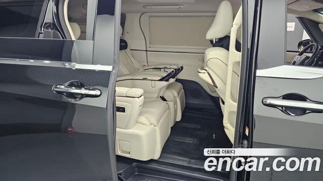 Lexus LM 2024 — Photo 14/20