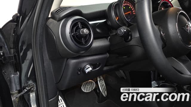 Mini Cooper 2022 — ფოტო 13/20