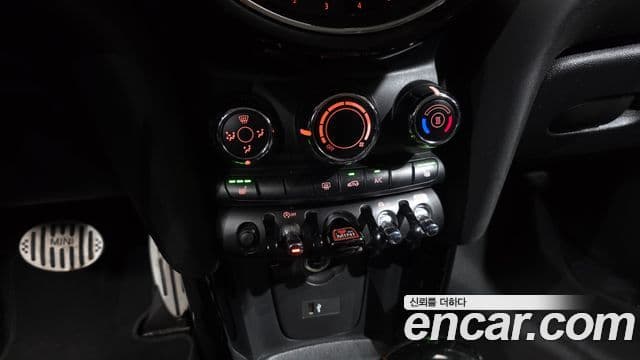 Mini Cooper 2022 — ფოტო 17/20